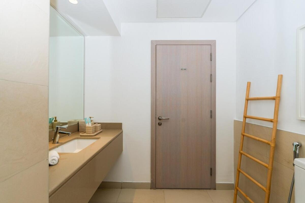 Apartment One Bedroom Apartment By Otolo Homes With Free Yas Theme Park Tickets *