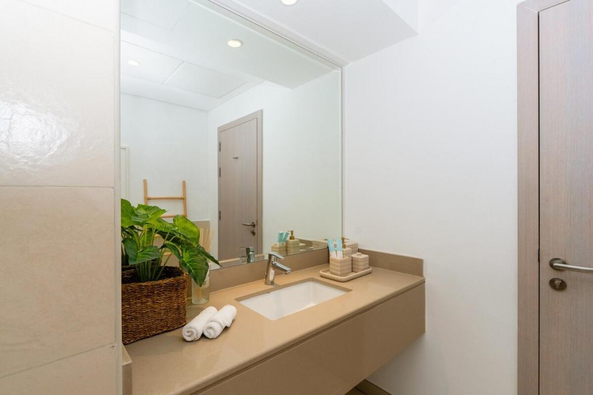 Apartment One Bedroom Apartment By Otolo Homes With Free Yas Theme Park Tickets *