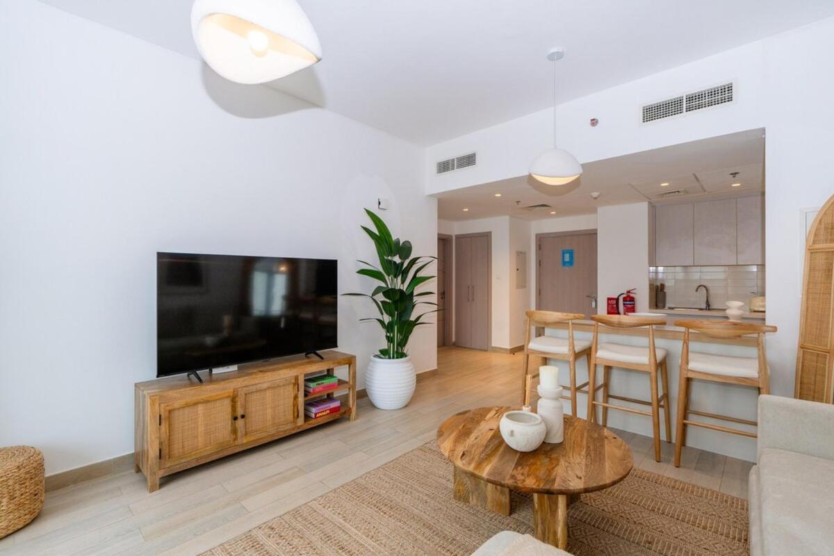 One Bedroom Apartment By Otolo Homes With Free Yas Theme Park Tickets *