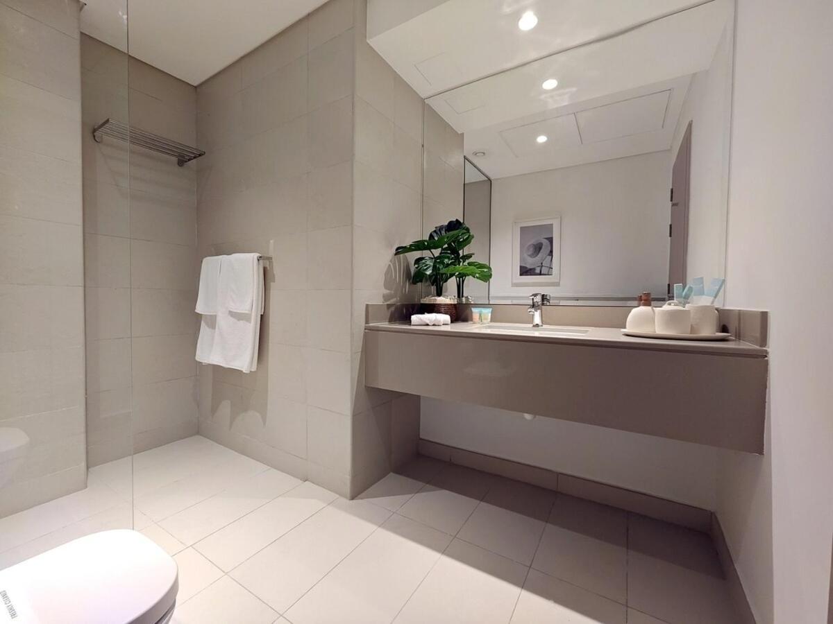 One Bedroom Apartment By Otolo Homes With Free Yas Theme Park Tickets * Abu Dhabi
