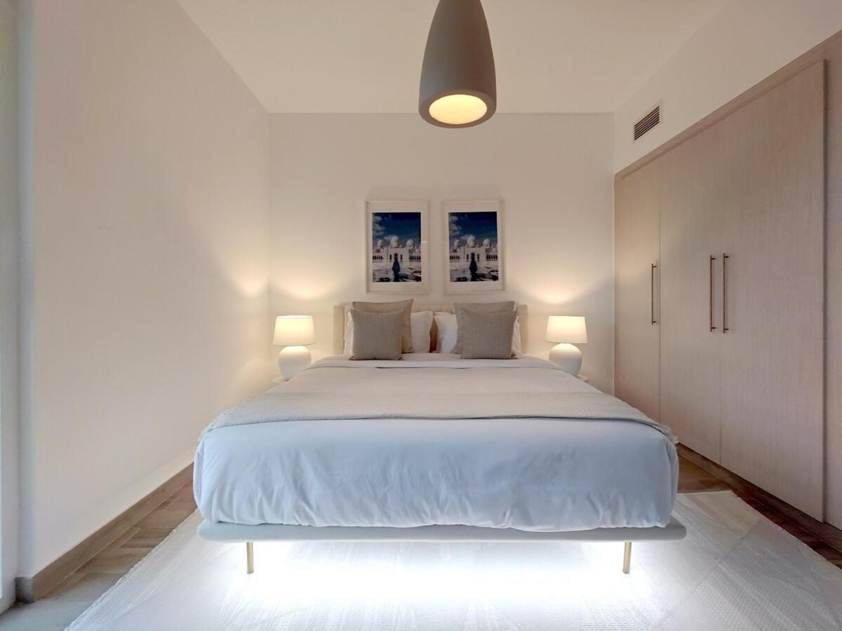 One Bedroom Apartment By Otolo Homes With Free Yas Theme Park Tickets *